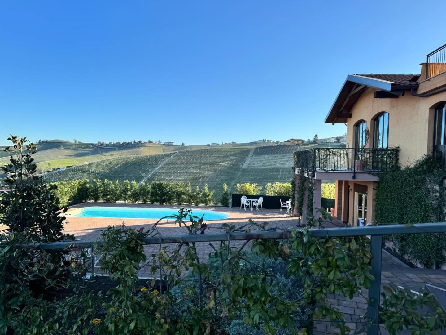 Panoramic Villa Garassino - Country Rooms And Fine Restaurant Treiso Exteriér fotografie