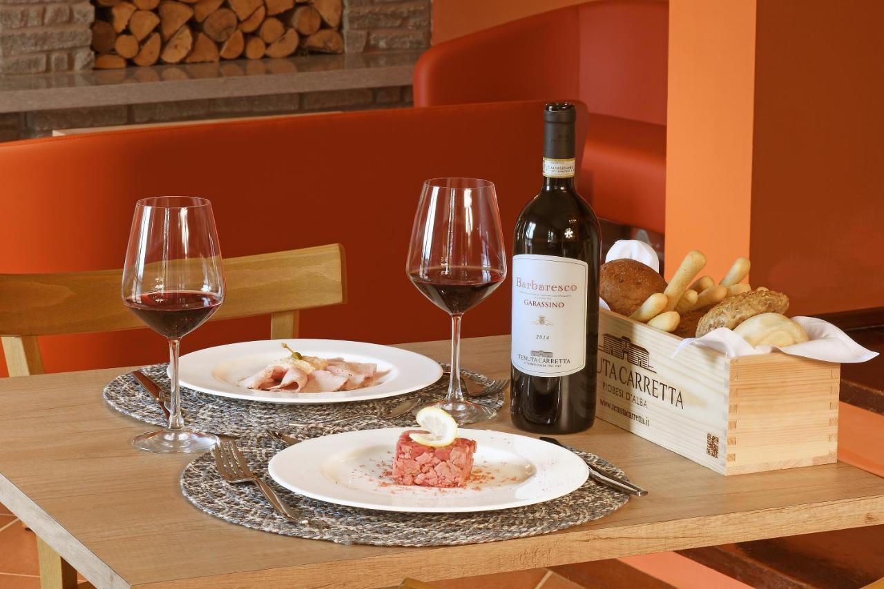 Panoramic Villa Garassino - Country Rooms And Fine Restaurant Treiso Exteriér fotografie
