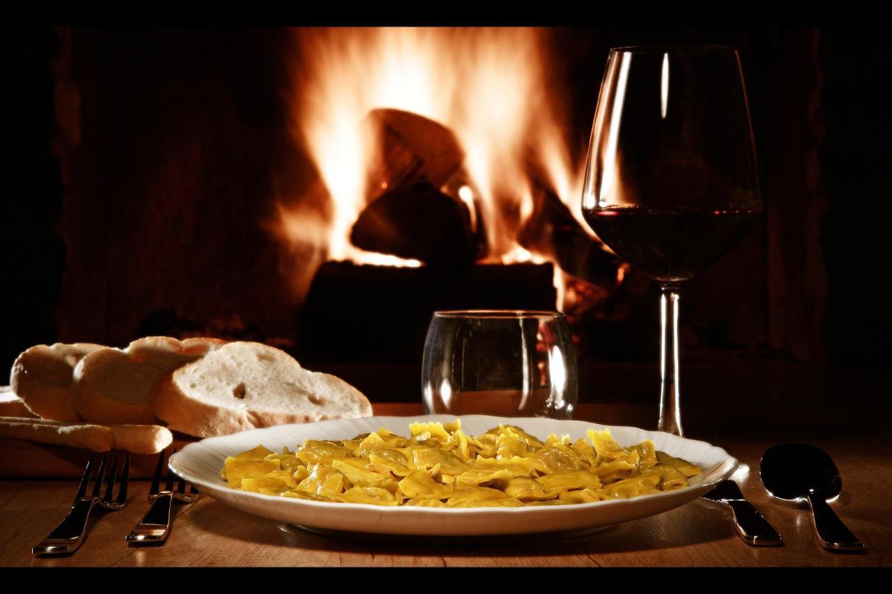 Panoramic Villa Garassino - Country Rooms And Fine Restaurant Treiso Exteriér fotografie